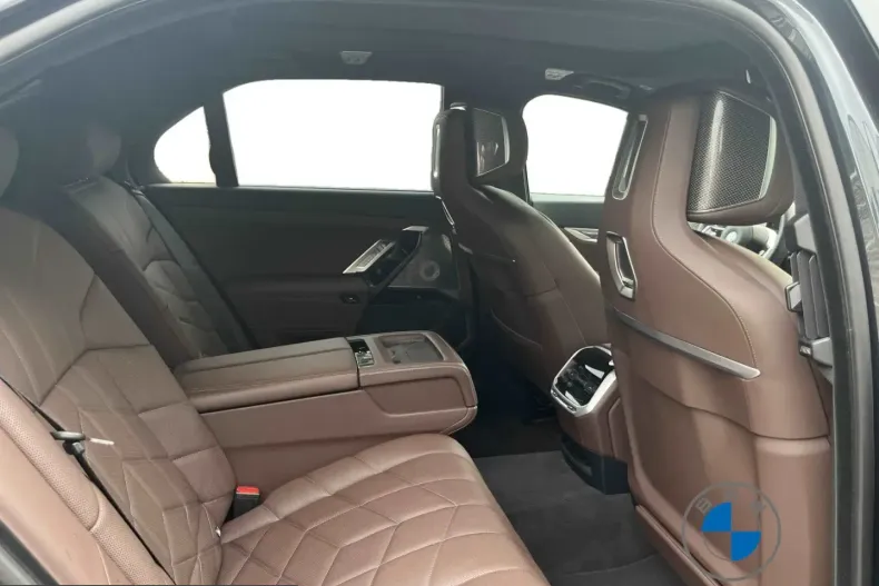 BMW M760 (Seria 7) din 2025 cu 29.646 km - oferta BMW253244 - foto 17