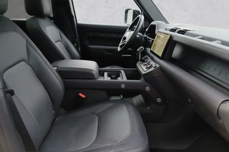 Land Rover Defender din 2024 cu 20.399 km - oferta LAN253254 - foto 3