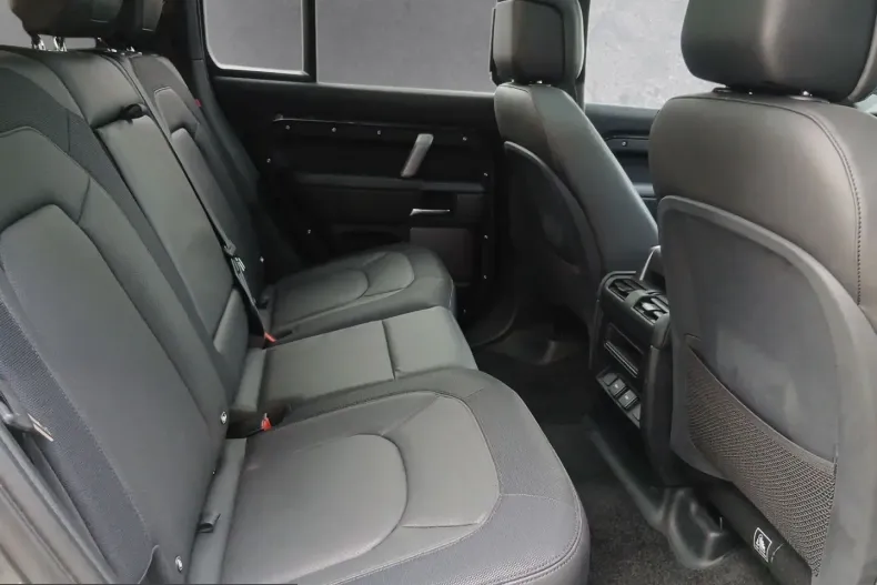Land Rover Defender din 2024 cu 20.399 km - oferta LAN253254 - foto 5