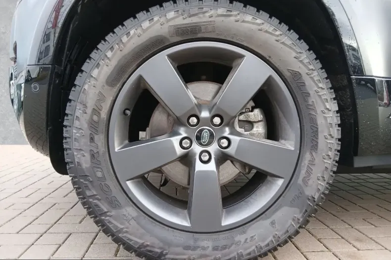 Land Rover Defender din 2024 cu 20.399 km - oferta LAN253254 - foto 9