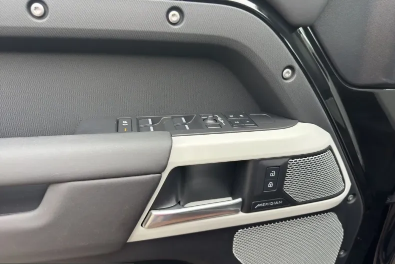 Land Rover Defender din 2024 cu 35.900 km - oferta LAN253257 - foto 13