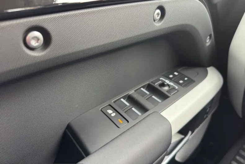 Land Rover Defender din 2024 cu 35.900 km - oferta LAN253257 - foto 17
