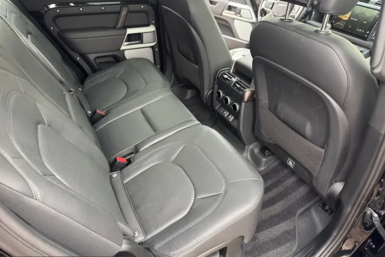 Land Rover Defender din 2024 cu 35.900 km - oferta LAN253257 - foto 22