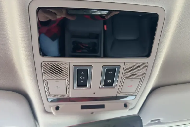 Land Rover Defender din 2024 cu 35.900 km - oferta LAN253257 - foto 27