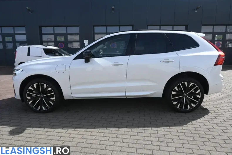 Volvo XC60 din 2025 cu 12.100 km - oferta VOL253282 - foto 3
