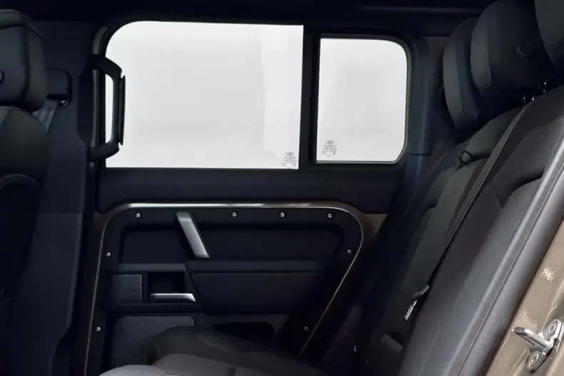 Land Rover Defender din 2024 cu 21.000 km - oferta LAN253297 - foto 19