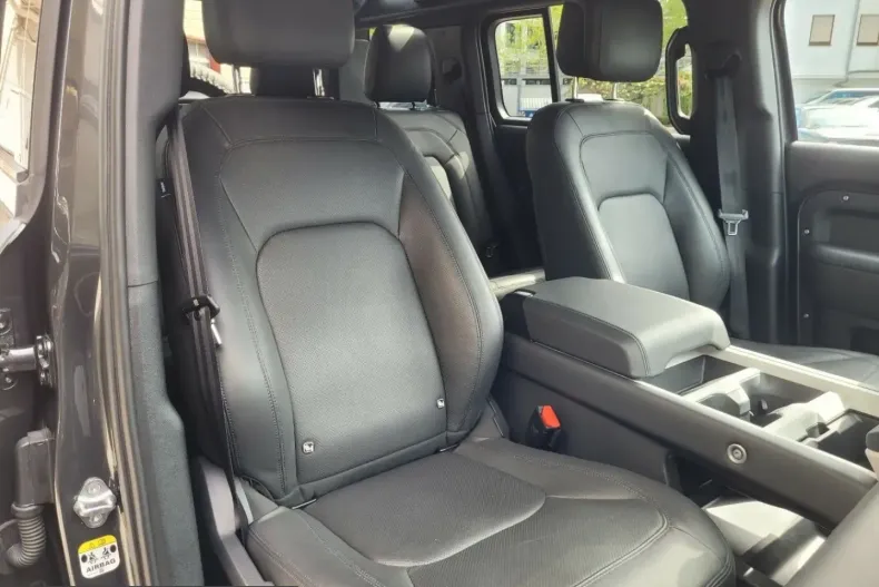 Land Rover Defender din 2024 cu 19.997 km - oferta LAN253300 - foto 9