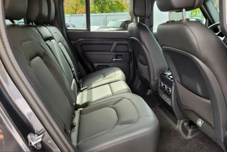 Land Rover Defender din 2024 cu 19.997 km - oferta LAN253300 - foto 12