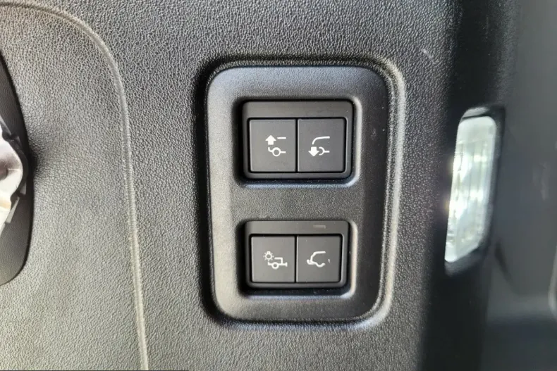 Land Rover Defender din 2024 cu 19.997 km - oferta LAN253300 - foto 15