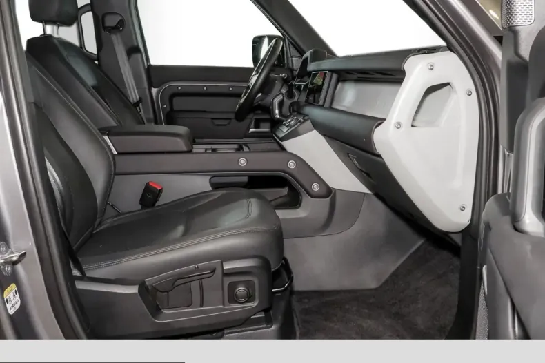 Land Rover Defender din 2024 cu 40.529 km - oferta LAN253303 - foto 6