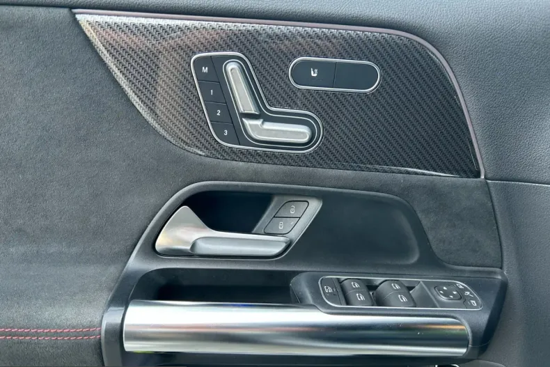 Mercedes-Benz GLA 250 (Clasa GLA) din 2021 cu 74.950 km - oferta MER253326 - foto 13
