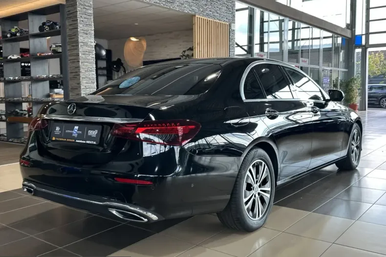 Mercedes-Benz E 220 (Clasa E) din 2022 cu 59.946 km - oferta MER253355 - foto 11
