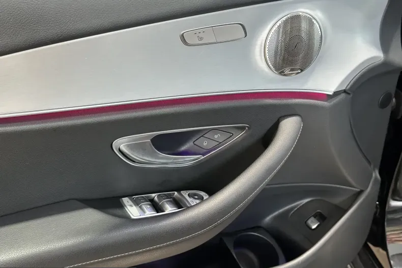 Mercedes-Benz E 220 (Clasa E) din 2022 cu 59.946 km - oferta MER253355 - foto 13