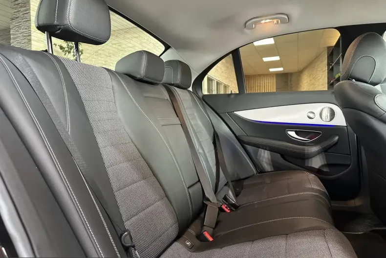 Mercedes-Benz E 220 (Clasa E) din 2022 cu 59.946 km - oferta MER253355 - foto 19