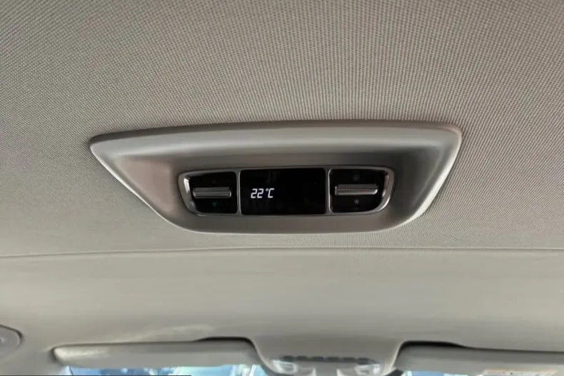 Mercedes-Benz V 300 (Clasa V) din 2025 cu 28.141 km - oferta MER253357 - foto 17