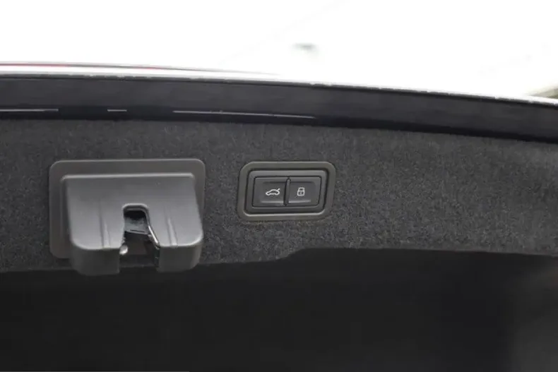 Audi A8 din 2025 cu 15.670 km - oferta AUD253363 - foto 9