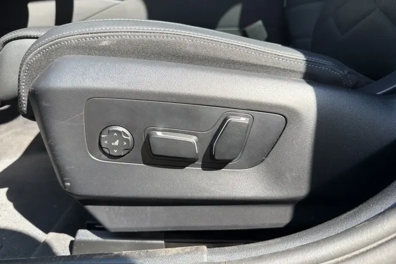 BMW 520 (Seria 5) din 2025 cu 24.463 km - oferta BMW253379 - foto 18