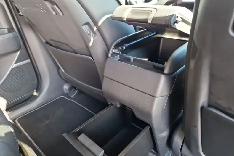 Hyundai Santa Fe din 2025 cu 9.900 km - oferta HYU253382 - foto 17