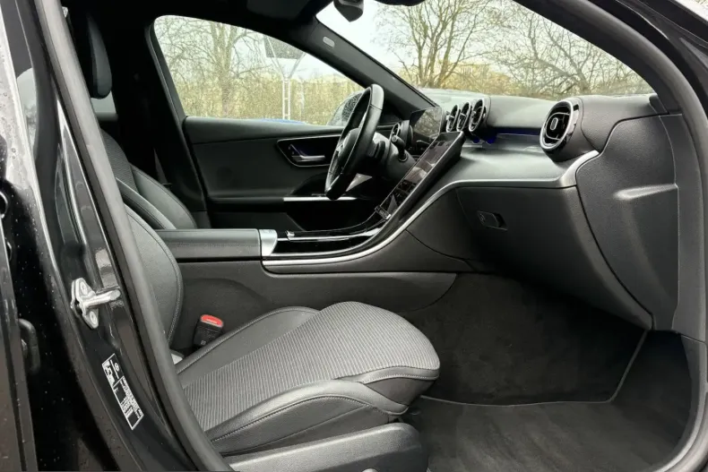 Mercedes-Benz C 200 (Clasa C) din 2023 cu 99.900 km - oferta MER253414 - foto 9