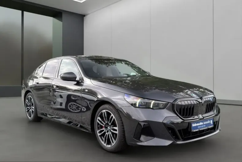 BMW 540 (Seria 5) din 2025 cu 23.289 km - oferta BMW253471 - foto 1