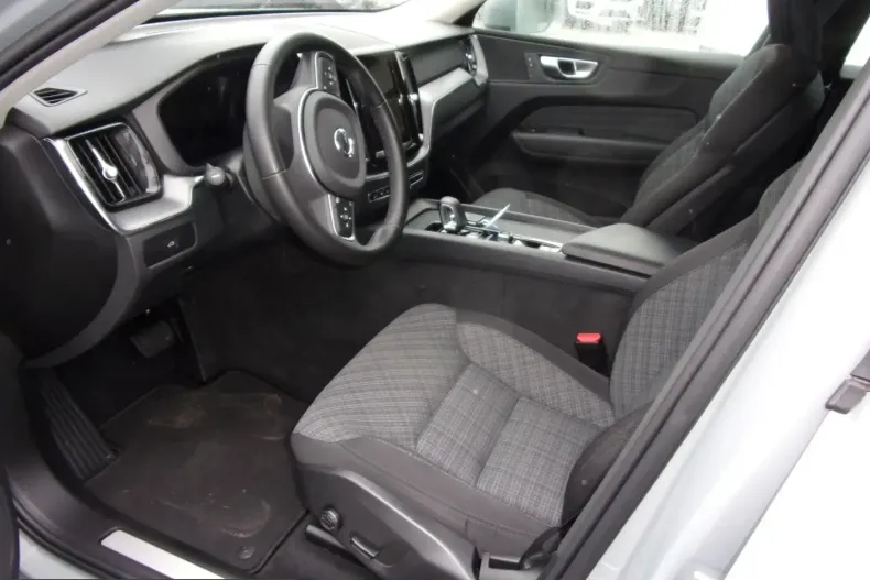 Volvo XC60 din 2024 cu 56.600 km - oferta VOL253484 - foto 3