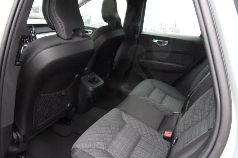 Volvo XC60 din 2024 cu 56.600 km - oferta VOL253484 - foto 4