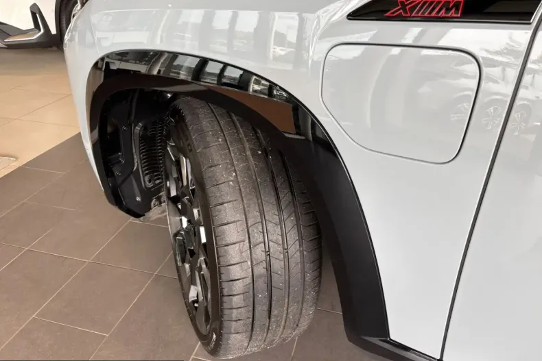 BMW XM (Seria X) din 2025 cu 16.637 km - oferta BMW253520 - foto 3