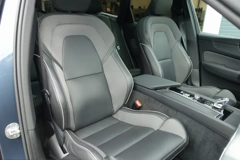 Volvo XC60 din 2025 cu 27.496 km - oferta VOL253561 - foto 8