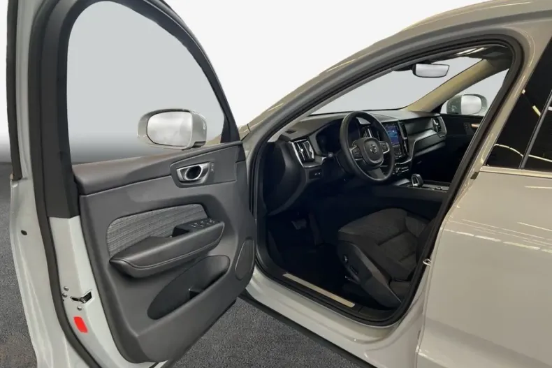 Volvo XC60 din 2025 cu 12.269 km - oferta VOL253566 - foto 8