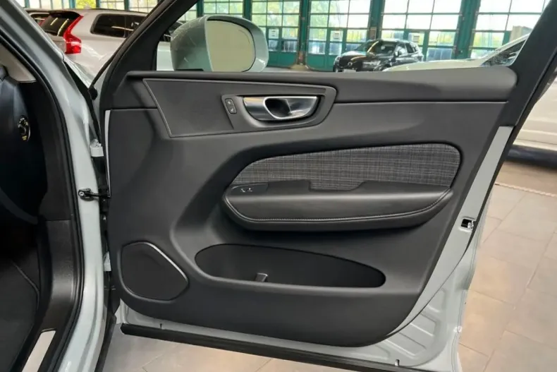 Volvo XC60 din 2025 cu 12.269 km - oferta VOL253566 - foto 19