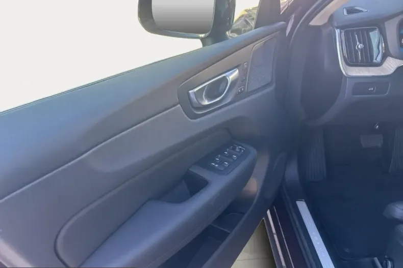 Volvo XC60 din 2025 cu 21.081 km - oferta VOL253567 - foto 8