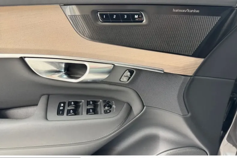 Volvo XC90 din 2025 cu 21.965 km - oferta VOL253570 - foto 12