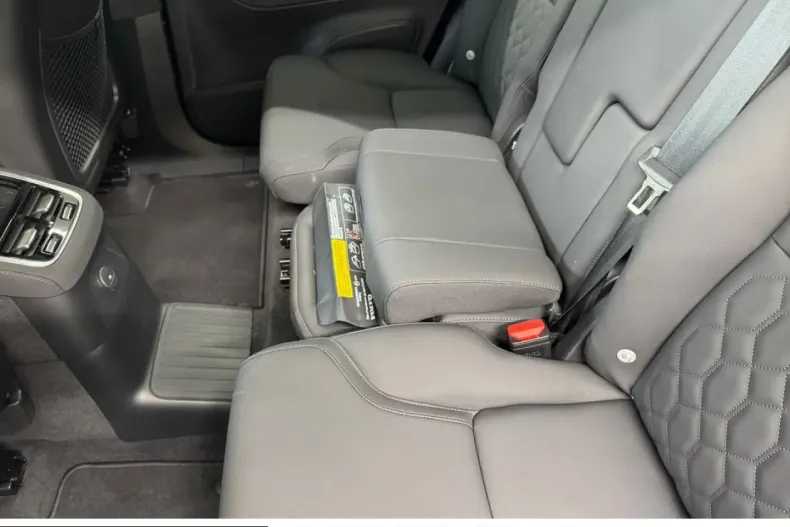 Volvo XC90 din 2025 cu 21.965 km - oferta VOL253570 - foto 17
