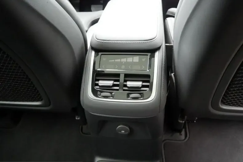 Volvo XC90 din 2025 cu 21.475 km - oferta VOL253571 - foto 8
