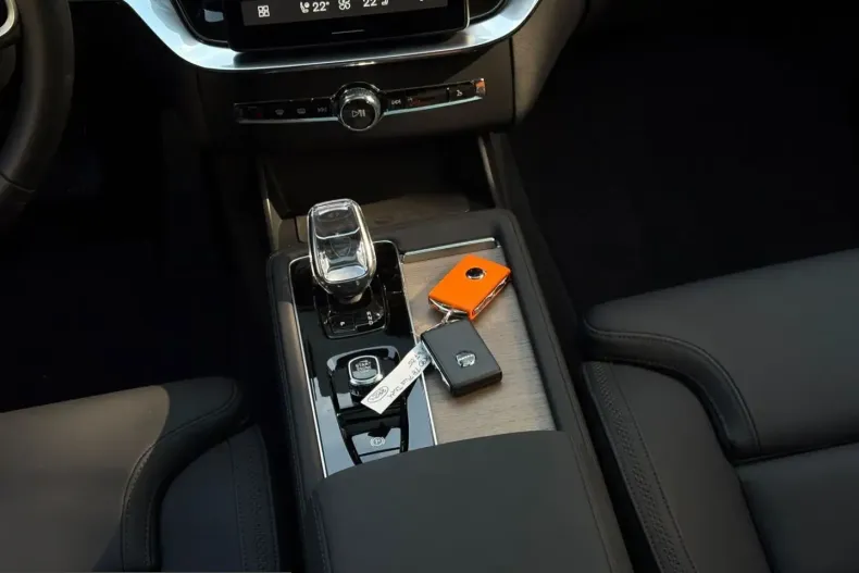Volvo XC90 din 2025 cu 13.955 km - oferta VOL253576 - foto 19