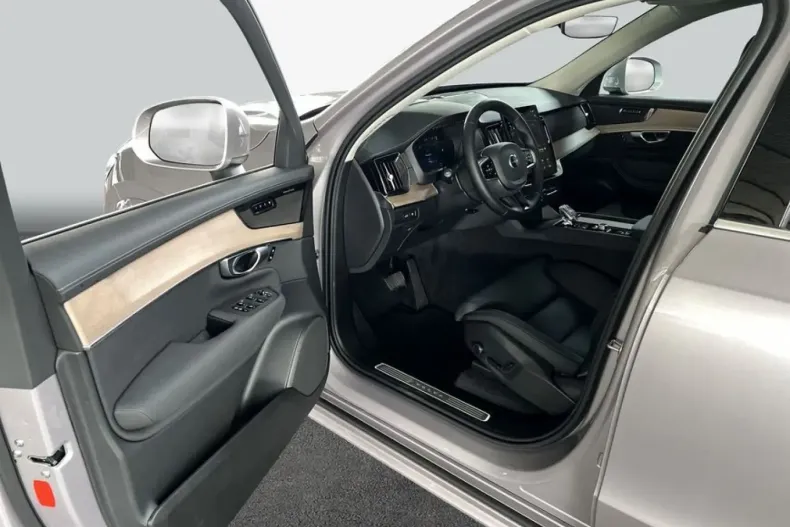 Volvo XC90 din 2025 cu 11.181 km - oferta VOL253587 - foto 9