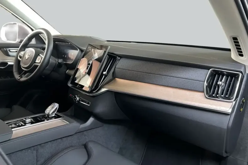 Volvo XC90 din 2025 cu 11.181 km - oferta VOL253587 - foto 15