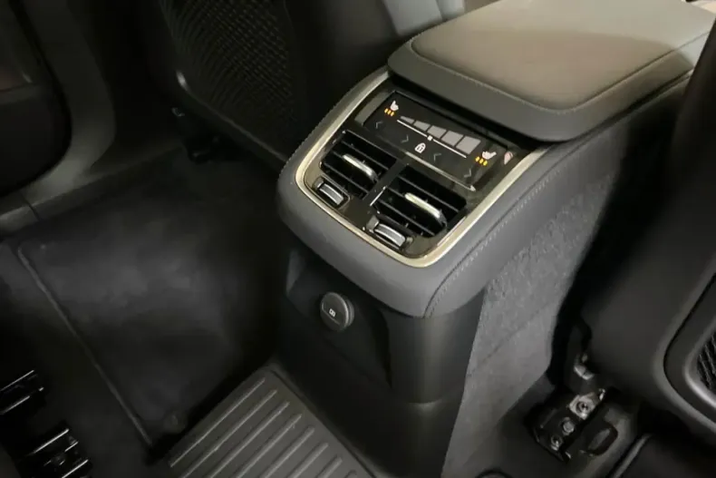 Volvo XC90 din 2025 cu 11.181 km - oferta VOL253587 - foto 33