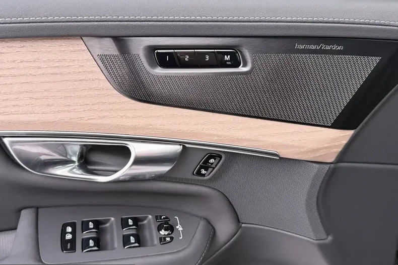 Volvo XC90 din 2025 cu 15.653 km - oferta VOL253589 - foto 13