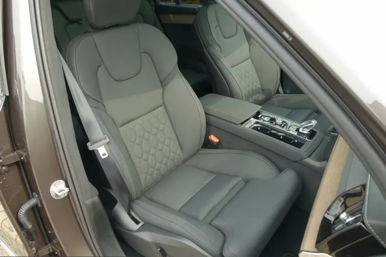 Volvo XC90 din 2025 cu 16.806 km - oferta VOL253590 - foto 8
