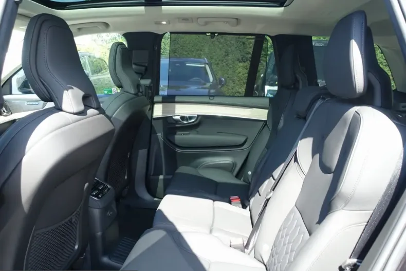 Volvo XC90 din 2025 cu 19.250 km - oferta VOL253591 - foto 9