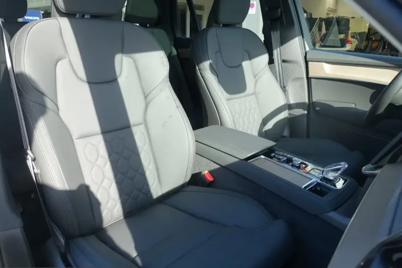 Volvo XC90 din 2025 cu 23.208 km - oferta VOL253592 - foto 8
