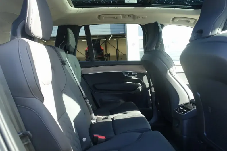 Volvo XC90 din 2025 cu 23.208 km - oferta VOL253592 - foto 9