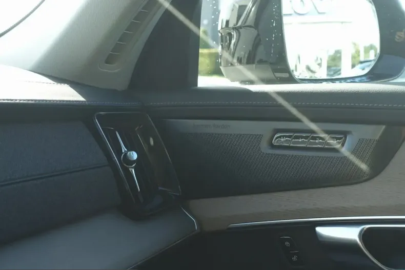 Volvo XC90 din 2025 cu 23.208 km - oferta VOL253592 - foto 22