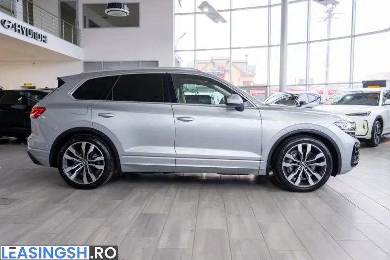 Volkswagen Touareg din 2024 cu 71.125 km - oferta VOL253623 - foto 8