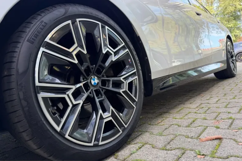 BMW 520 (Seria 5) din 2025 cu 25.326 km - oferta BMW253661 - foto 8