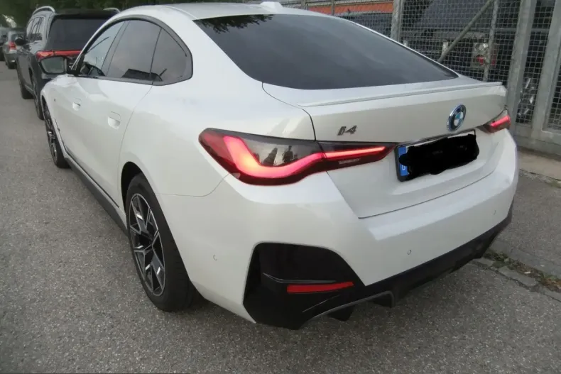 BMW i4 (Seria 4) din 2022 cu 9.800 km - oferta BMW253668 - foto 3