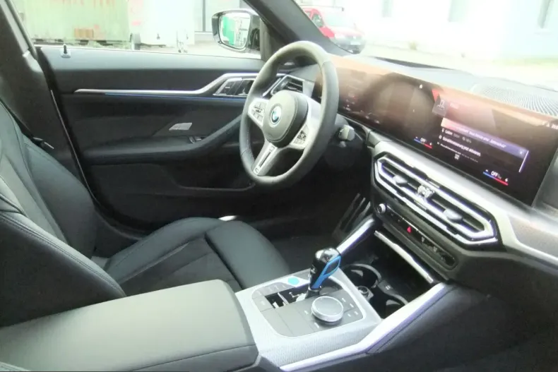 BMW i4 (Seria 4) din 2022 cu 9.800 km - oferta BMW253668 - foto 4