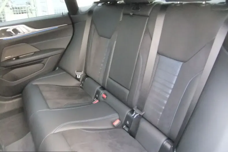BMW i4 (Seria 4) din 2022 cu 9.800 km - oferta BMW253668 - foto 8