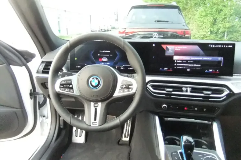 BMW i4 (Seria 4) din 2022 cu 9.800 km - oferta BMW253668 - foto 10